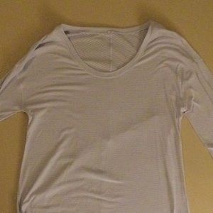 Lululemon V-neck long sleeve with thumb hole 10